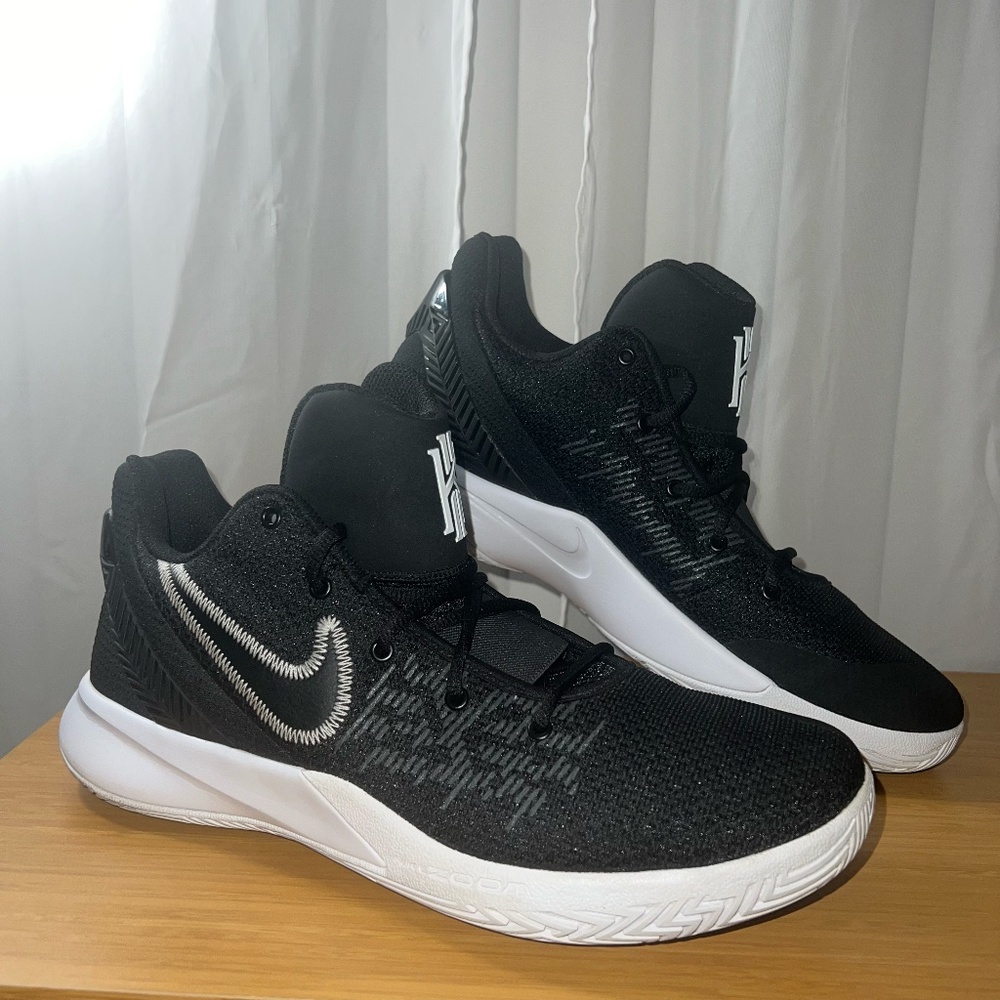 EUC Men’s Nike Kyrie Flytrap - Sz 11.5